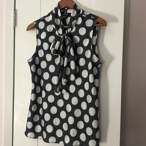Nine West size large black and white polka dot sleeveless blouse